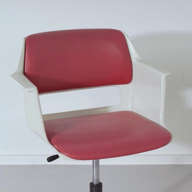 Metal Red Office Chair 2712 with Armrests by André Cordemeyer for Gispen, 1970s For Sale - Image 7 of 9