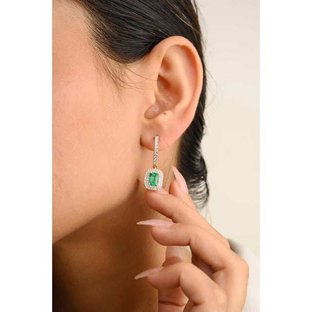 This is part of Chairish’s Fine Jewelry assortment. These 14k yellow gold dangle drop earrings feature 1.85 carat octagon-...