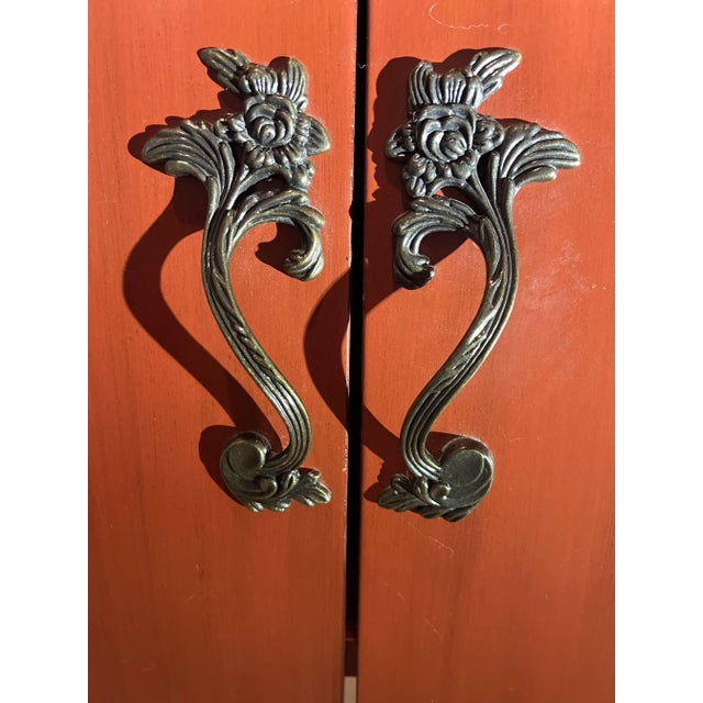 French Mid 20th Century Vintage Red Chinese Console French Style Cabinet For Sale - Image 3 of 9