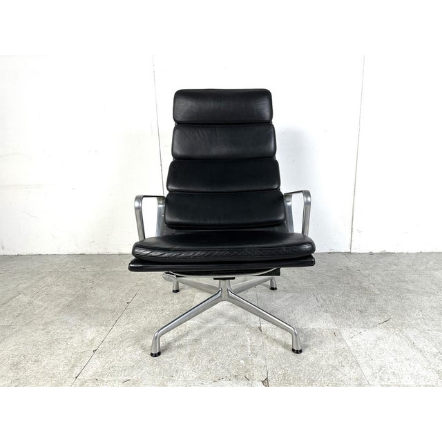 Metal Ea222 Softpad Lounge Chair in Leather by Charles & Ray Eames for Vitra, 1990s For Sale - Image 7 of 11