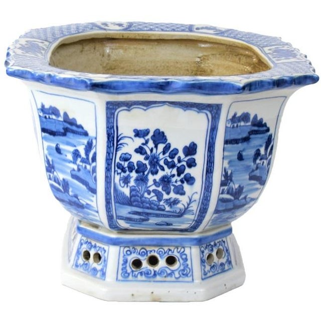 Contemporary Large Chinoiserie Blue & White Botanical Jardiniere For Sale - Image 4 of 4