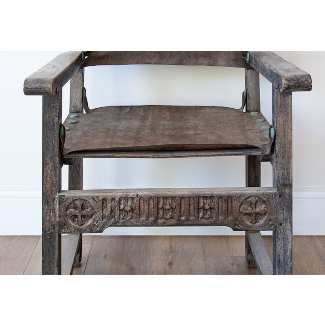 Set of Seven 1700s Walnut & Leather Chairs. - Dupont Family Estate For Sale - Image 4 of 13
