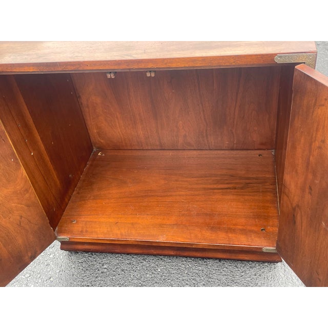 1970s Pair of Vintage Henredon Pan Asian Campaign Chinoiserie Commode Cabinets, Attributed For Sale - Image 10 of 12