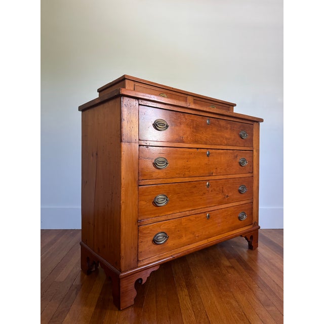 Early 19th Century Vermont Federal Chest of Drawers For Sale - Image 4 of 10