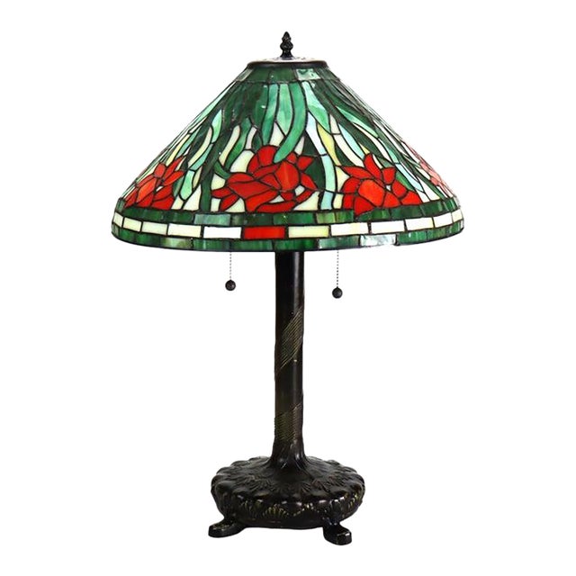 Early 20th Century Tiffany School Floral Leaded Stained Glass Table Lamp For Sale