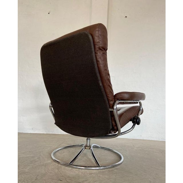 Vintage Brown Leather Ekornes Stressless Reclining Lounge Chair & Stool 1960,s For Sale - Image 14 of 18