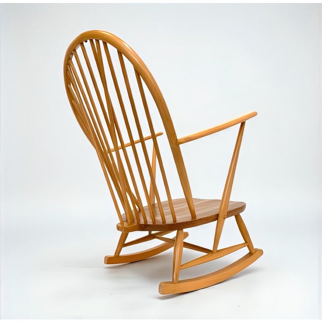 1960s Mid-Century Windsor Grandfather Rocking Chair in Wood attributed to Lucian Ercolani for Ercol, England, 1960s For Sale - Image 5 of 16