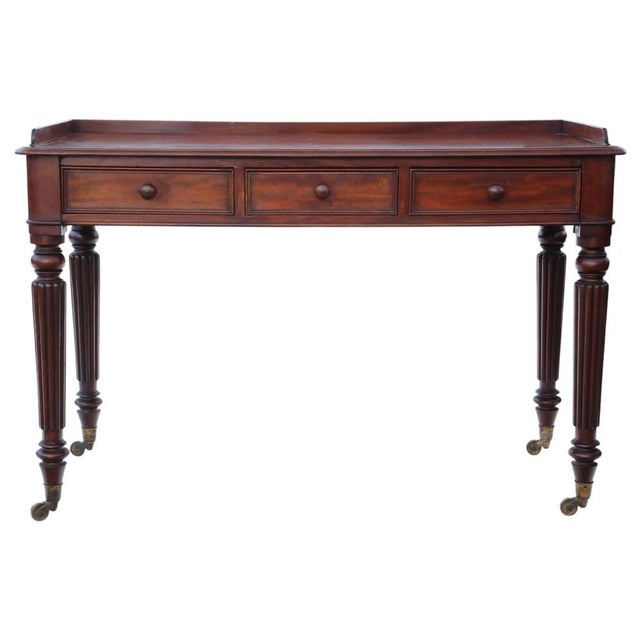 Antique 1830 Mahogany 3-Drawer Writing Desk / Dressing Table – Fine Quality 19th Century A fine early 19th-century...
