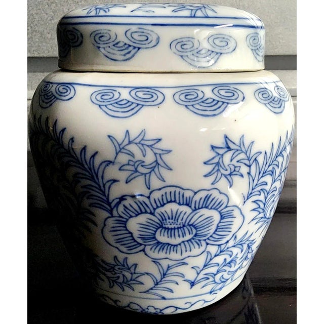 Chinese Beautiful Vintage Chinese Fine Ceramic Glazed Lidded Floral Jar For Sale - Image 3 of 13