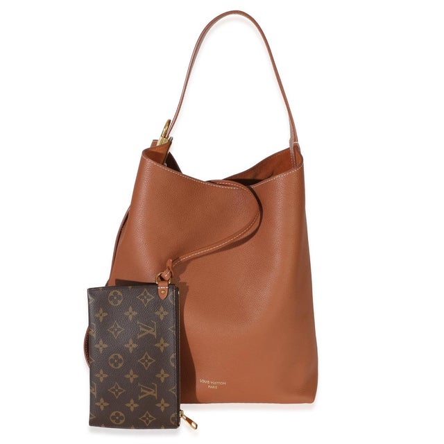 Item #: 154834 Exterior Material: Leather MSRP: 3,600 Interior Material: Suede Size: MM Handbag Closure Type: Clasp...