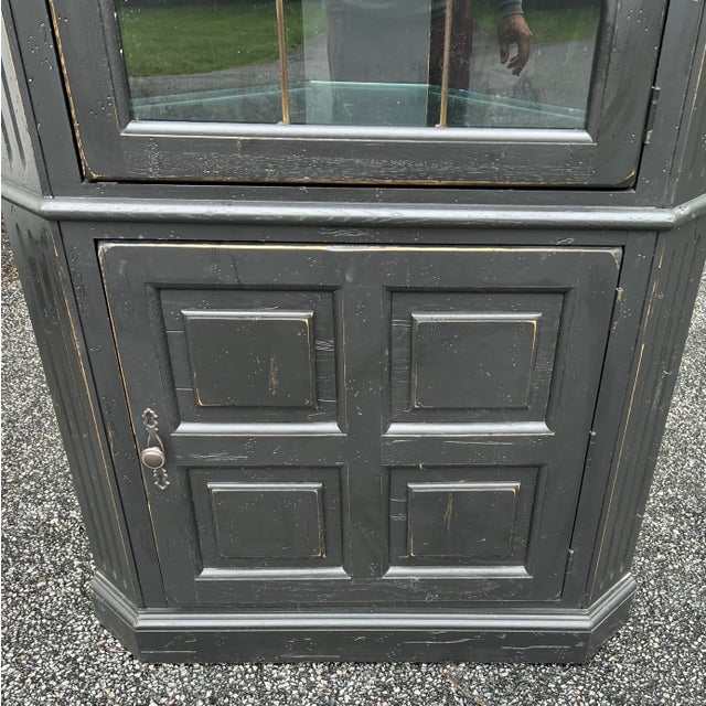 1990s Broyhill Attic Heirlooms Corner Cabinet For Sale - Image 5 of 12