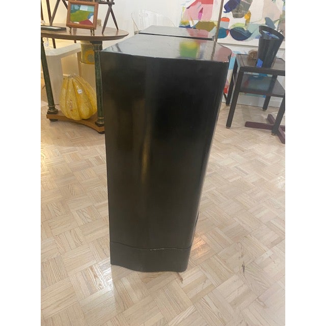 Mid 20th-Century Palm Beach Regency Marshall Fields Black Lacquer Display Pedestals - a Pair For Sale In West Palm - Image 6 of 9