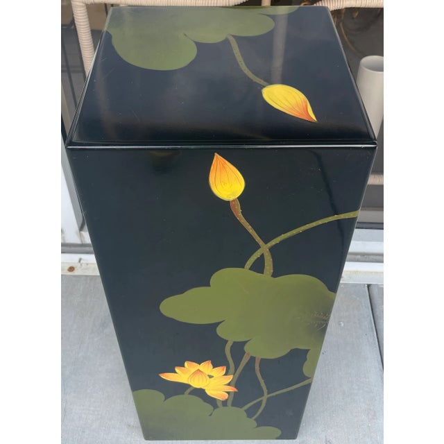 1980s Asian Floral Lacquer Pedestal From 80's For Sale - Image 5 of 5