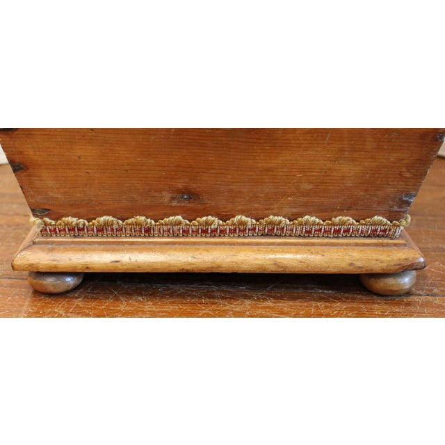 Circa 1835 English William IV Lift-Top Ottoman For Sale - Image 4 of 8