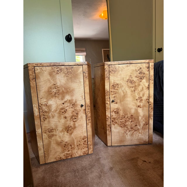 Italian Pair of Park Night Stands in Poplar Burl by Yaniv Chen For Sale - Image 3 of 4