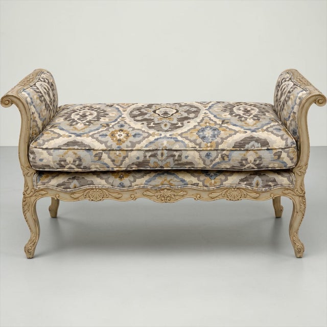 French Provincial 1950s French Provincial Style Gray Carved and Painted Bench W/ Down Cushion For Sale - Image 3 of 6