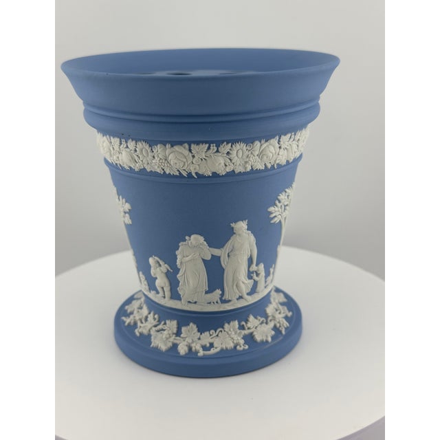 Wedgwood Jasperware Arcadia Vase With Flower Frog – 5" Blue & White Neoclassical – 1960 For Sale - Image 9 of 10