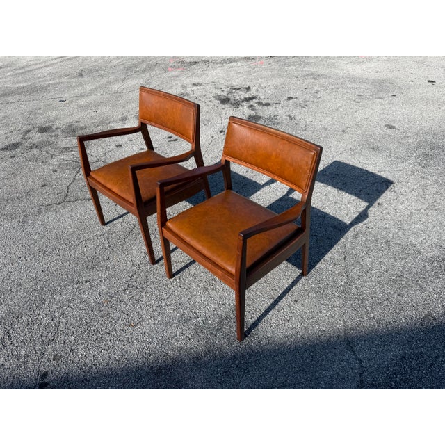 Wood Mid-Century Modern Jens Risom Model C140 "Playboy" Walnut Armchairs - A Pair For Sale - Image 7 of 10