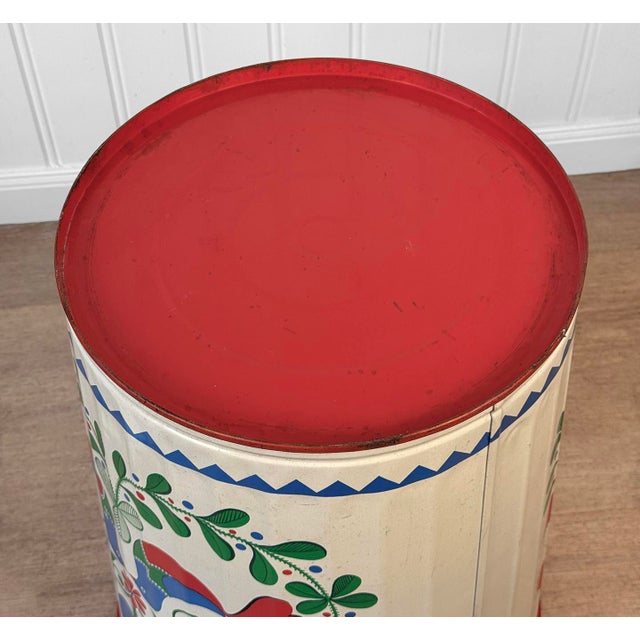 Vintage Farmhouse Pennsylvania Dutch Tin Waste Garbage Can W/ Lid For Sale - Image 13 of 13