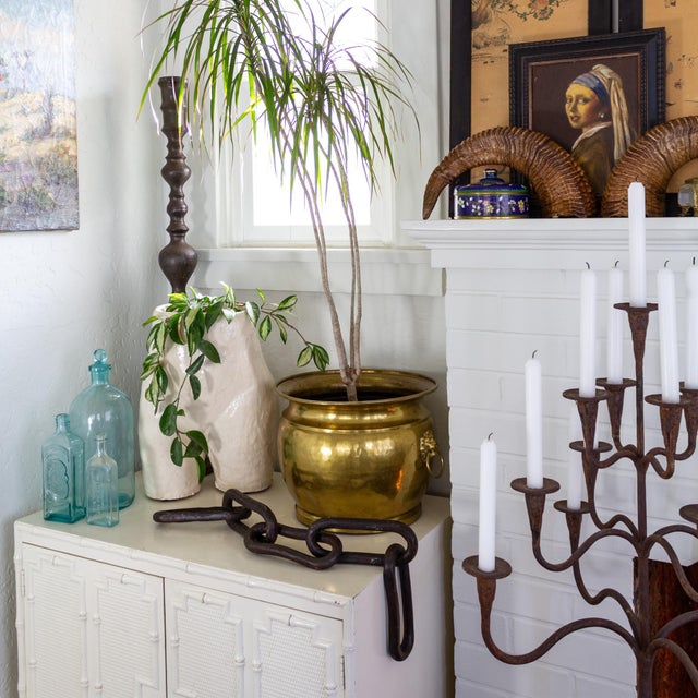 This primitive industrial hand forged iron chain features five oversized paperclip-shaped closed links that measure 7.5"...