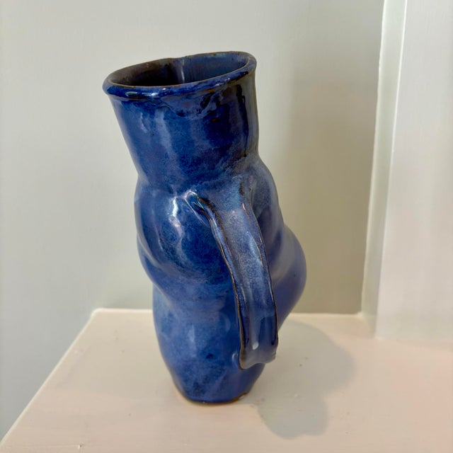 Love the unusual biomorphic shape to this studio pottery piece. Biomorphic shapes are abstract but make us think of a...