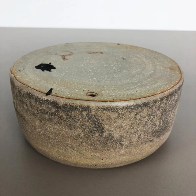 Ceramic Shell Vase by Piet Knepper for Mobach, 1960s For Sale - Image 9 of 12