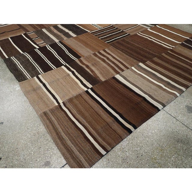 Mid-20th Century Turkish Flatweave Kilim Room Size Carpet For Sale In New York - Image 6 of 8