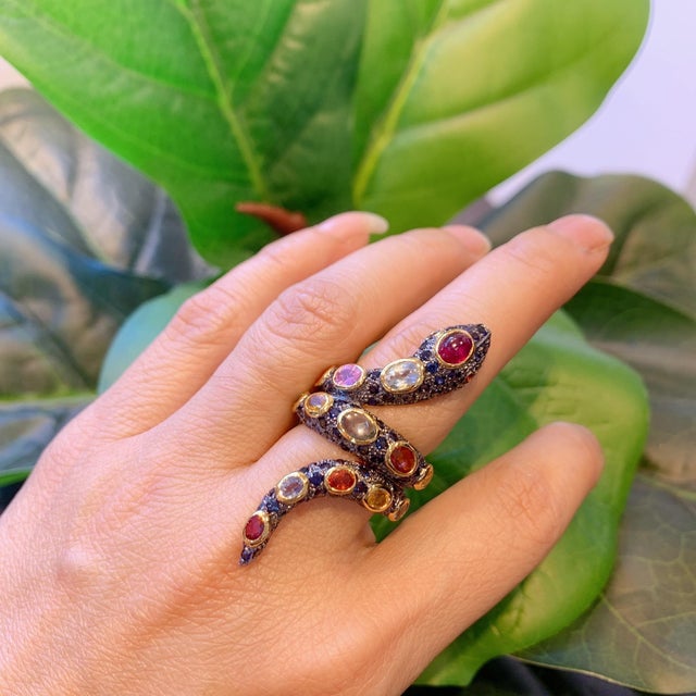 Bochic “Orient” Serpent Fancy Sapphire & Ruby Ring Set In 18K Gold & Silver, Size 8.5 For Sale In New York - Image 6 of 12