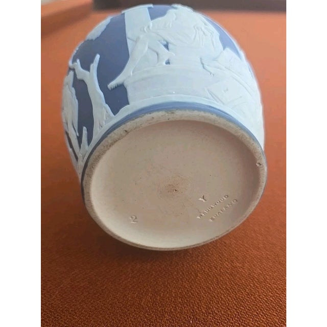 English 1990s Wedgwood MCM Iconic Blue Portland Vase For Sale - Image 3 of 5
