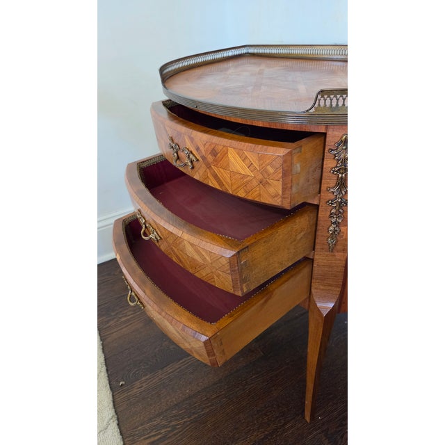 Late 20th Century Italian Louis XV–Style Parquetry Three-Drawer Nightstands by Fratelli Romanò — A Pair For Sale - Image 10 of 18
