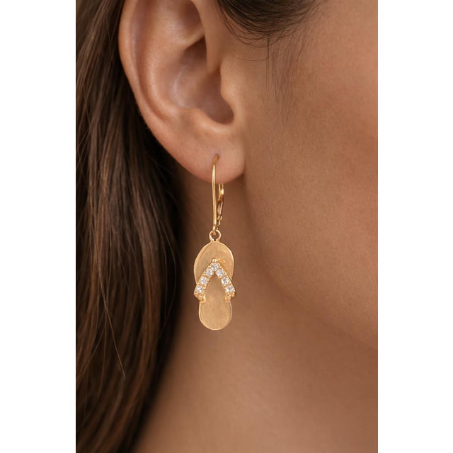 Metal Ha Hoku 14k Yellow Gold Diamond Hawaiian Slippers Earrings, A Pair For Sale - Image 7 of 12