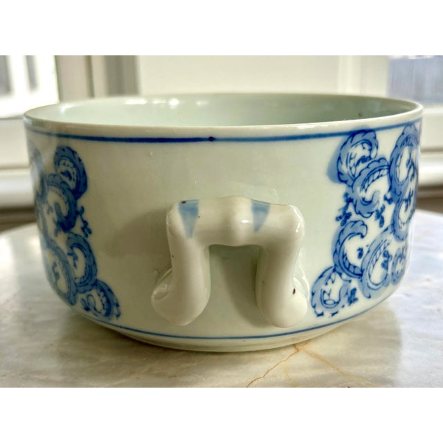 Blue and White Chinese Lidded Bowl For Sale - Image 9 of 10