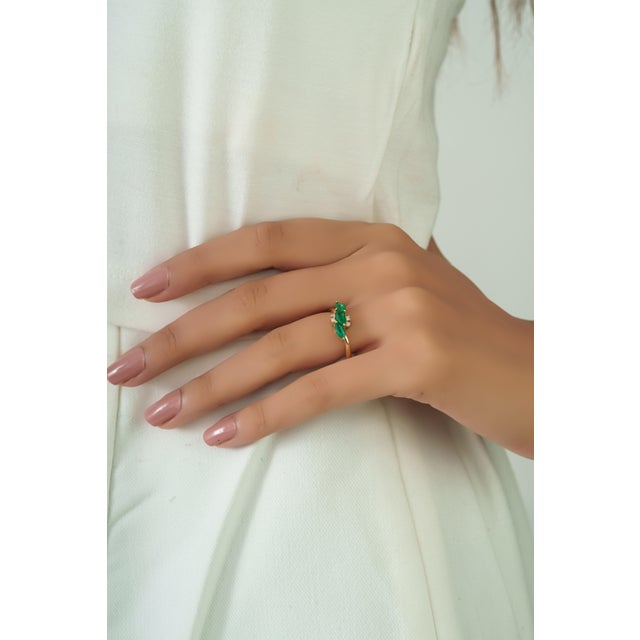 1 Carat Emerald & Diamond Three Stone Cluster Ring Size 5.5 in 14k Yellow Gold For Sale - Image 9 of 16