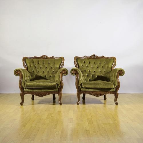 This imposing pair of capitonné armchairs embodies the sumptuous elegance of the louis philippe style, dating back to the...