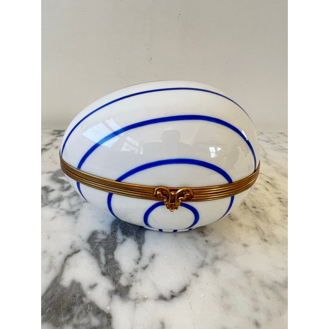 Mid-Century Modern Limoges France Hand Painted Porcelain Egg Jewelry, or Trinket Box Set of 2 For Sale - Image 3 of 10