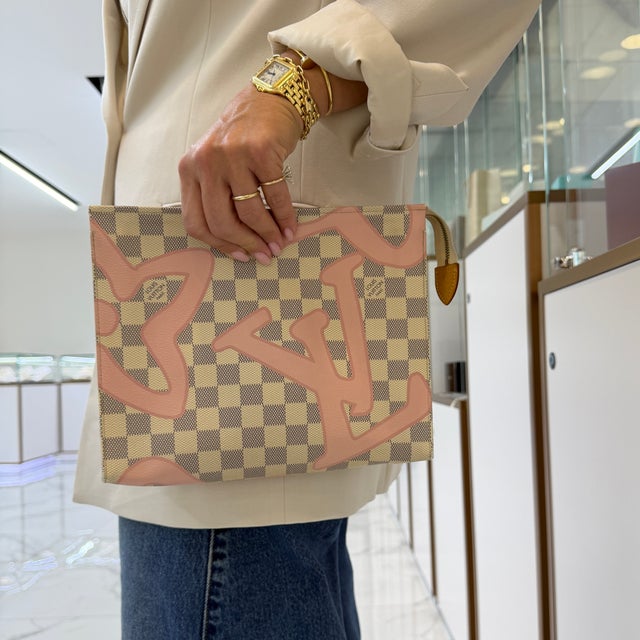 Louis Vuitton Damier Azur Tahitienne 26 Toiletry Pink Pochette Clutch Bag For Sale - Image 11 of 11