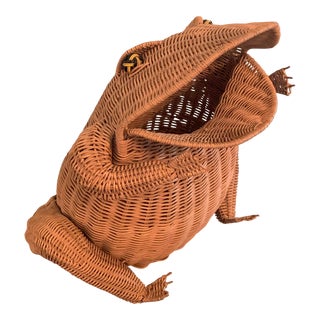 Vintage Wicker Frog Basket For Sale