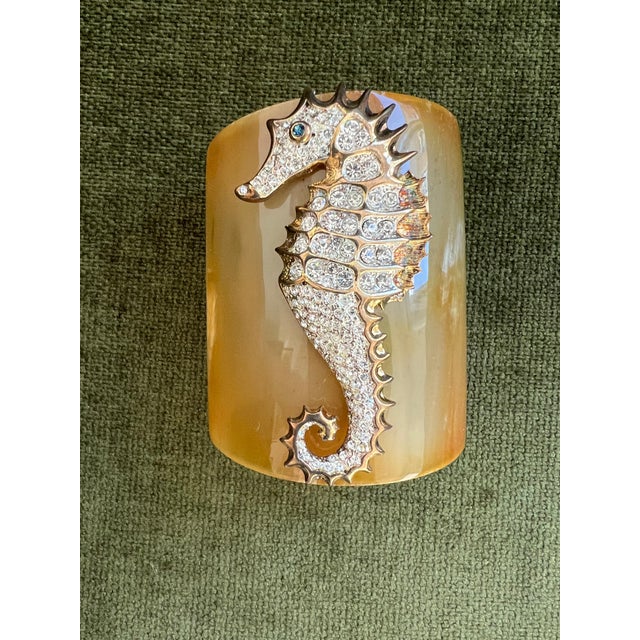 J'adore Les Hippocampes, Bochic Horn Bijoux Cuff For Sale - Image 4 of 18