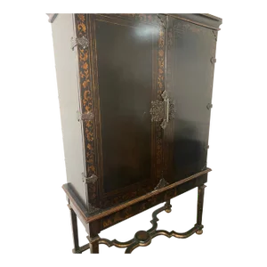 Tete De Négre Chinoiserie Cabinet