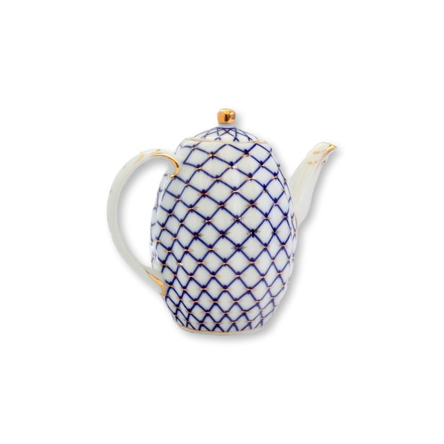 Inspired by the iconic Lomonosov "Cobalt Net" pattern, this German porcelain teapot by Alpine Cuisine features hand-...
