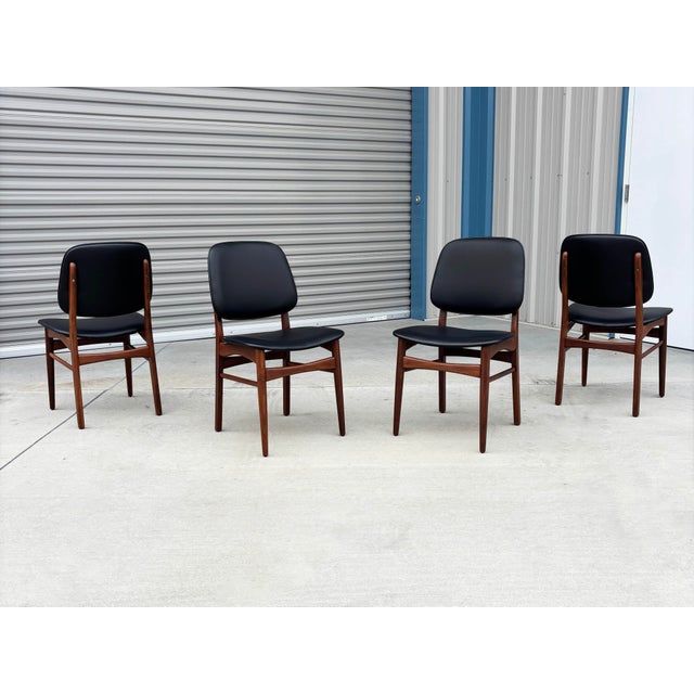 1960s Set of 6 Refinished Danish Modern Teak & Black Vinyl Dining Chairs- Set of 6 For Sale In Los Angeles - Image 6 of 15