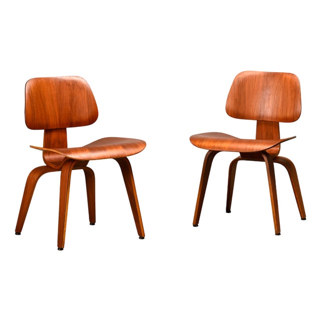 Early DCW Chair in Walnut Plywood by Charles and Ray Eames for Herman Miller, 1950s For Sale