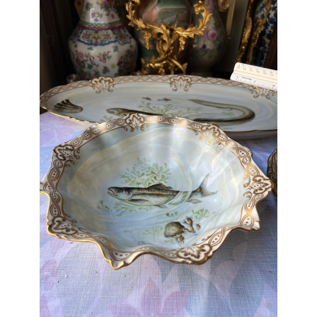 Antique 1898-1923 J & C Malmaison Bavaria Hand Painted Fisher Plates Set- 14 Pieces For Sale - Image 12 of 13