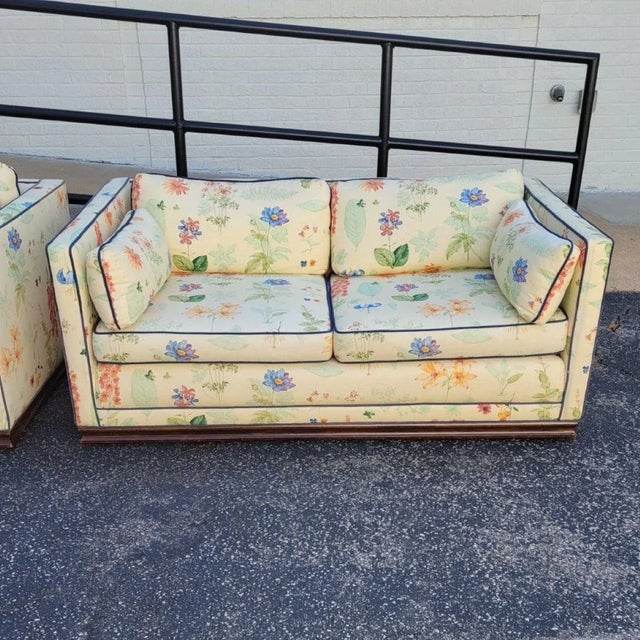 1970s Vintage Botanical Print Loveseat in Waverly “Second Spring” Upholstery, Century Furniture For Sale - Image 5 of 15