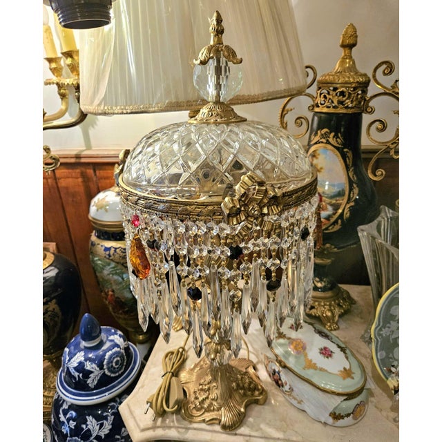 French Crystal Table Lamp – Brass & Cut Crystal Boudoir Lamp With Prismatic Drops For Sale - Image 3 of 4