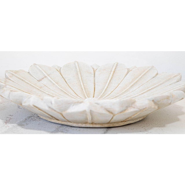 White Marble Open Lotus Flower Shape Large Blow Hand-Carved in India Raj Mughal For Sale - Image 10 of 12