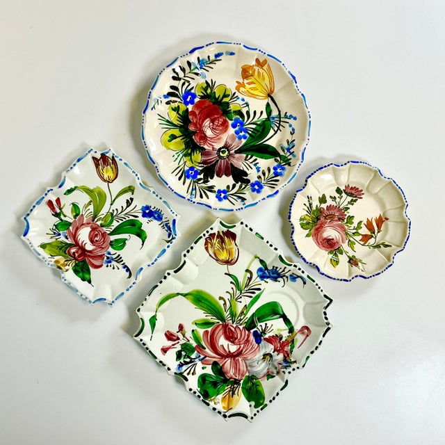 1950s 1940s Vintage Italian Boho Chic Faience Nove Rose Plate Wall Installation - Set of 4 For Sale - Image 5 of 8