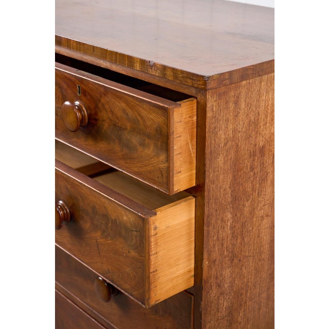 Early 19th Century Flame Mahogany With Original Knobs (C. 1825) For Sale In Charleston - Image 6 of 13