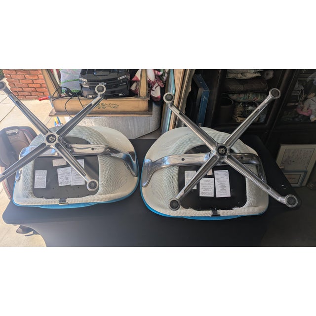 2 Steelcase Coalesse Sw_1 Lounge Chairs Featuring a Striking Bright Blue Upholstery and a Sleek Aluminum Swivel Base. For Sale In Los Angeles - Image 6 of 9