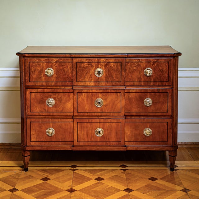 Brown Neoclassical Chest of Drawers, Central Germany, 1800 For Sale - Image 8 of 8